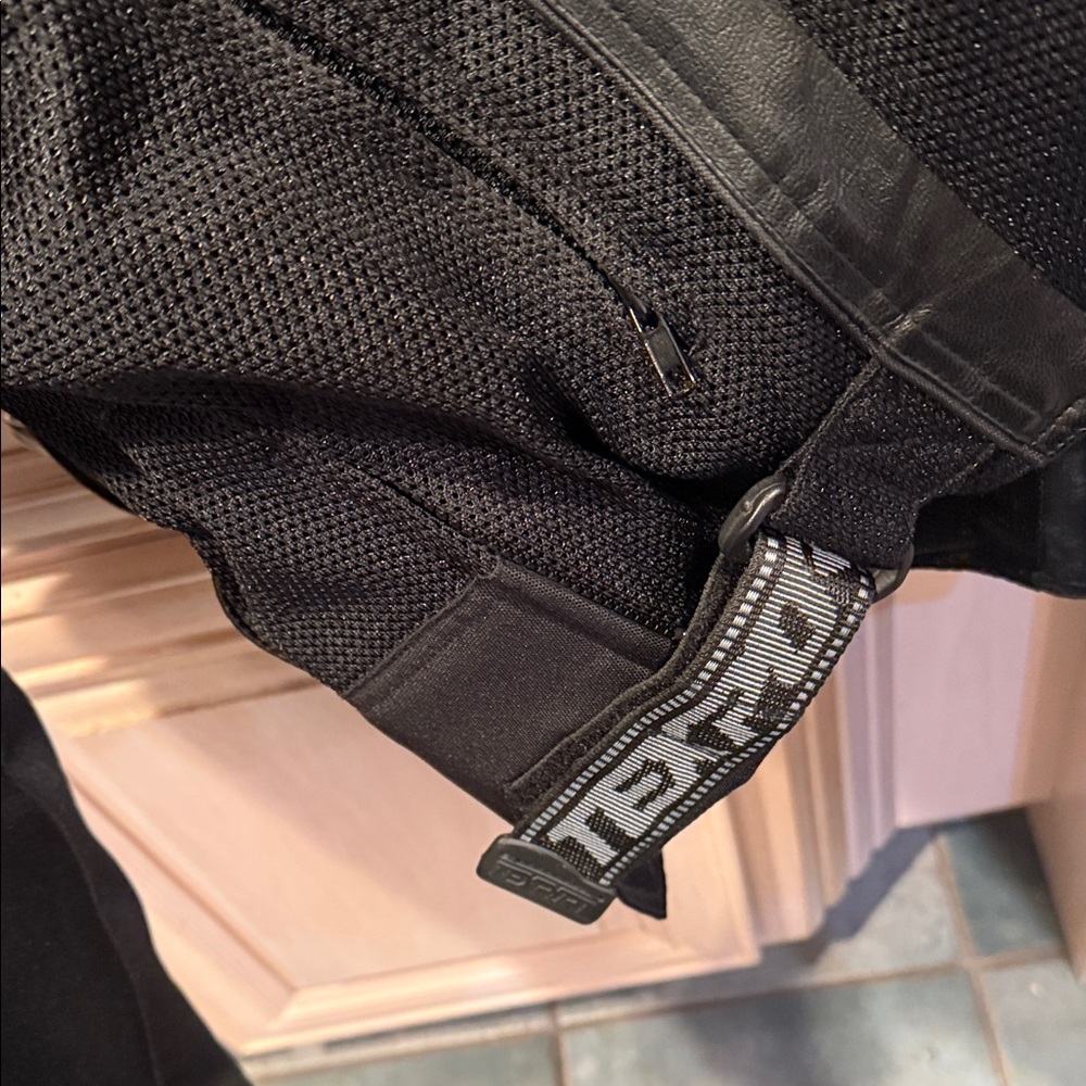 Black Performance Motorcycle Jacket - Picture 4 of 6